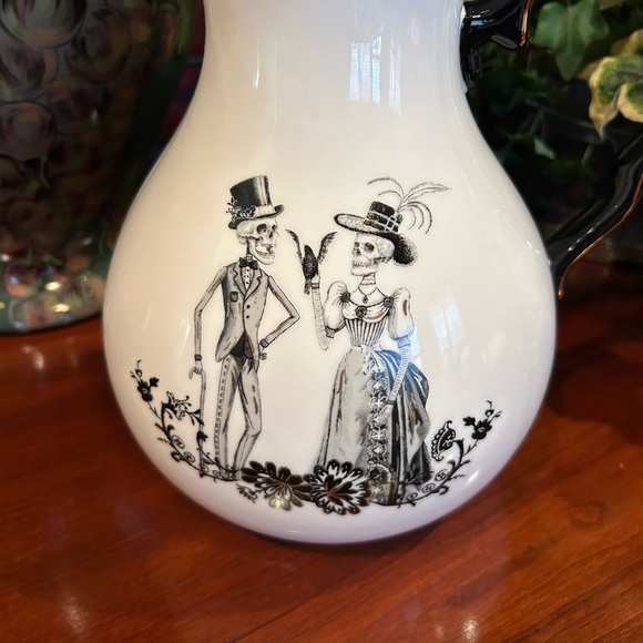 NWOT Potter’s Studio White and Black Skeletons Halloween Ceramic Pitcher - Picture 7 of 10